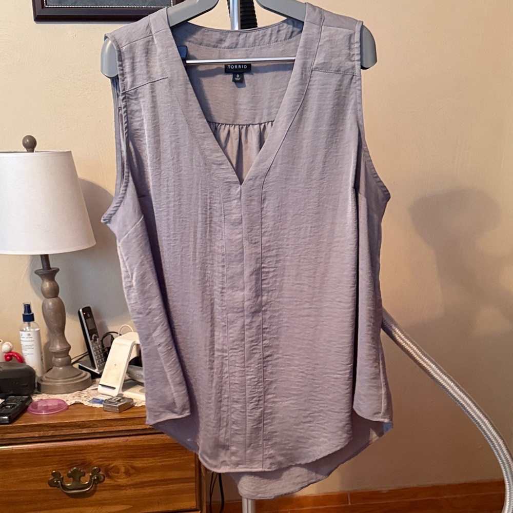 Torrid Grey Sleeveless Relaxed Blouse. Great cond. size 0